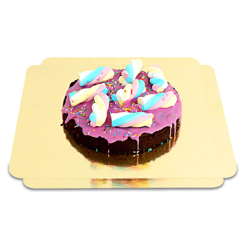 Brownie-tÄrta med marshmallowdekoration