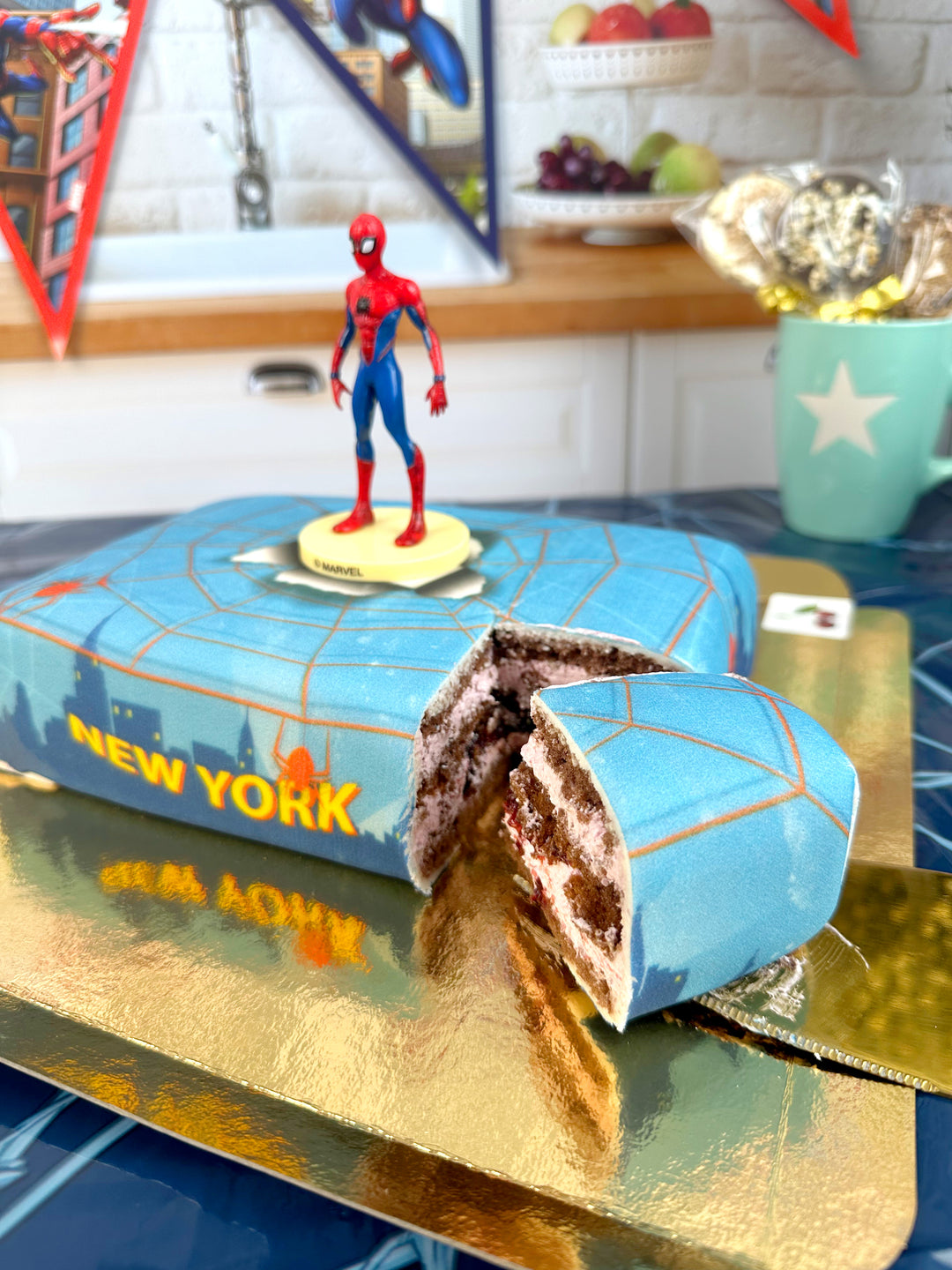 Spiderman® på New York-tårta