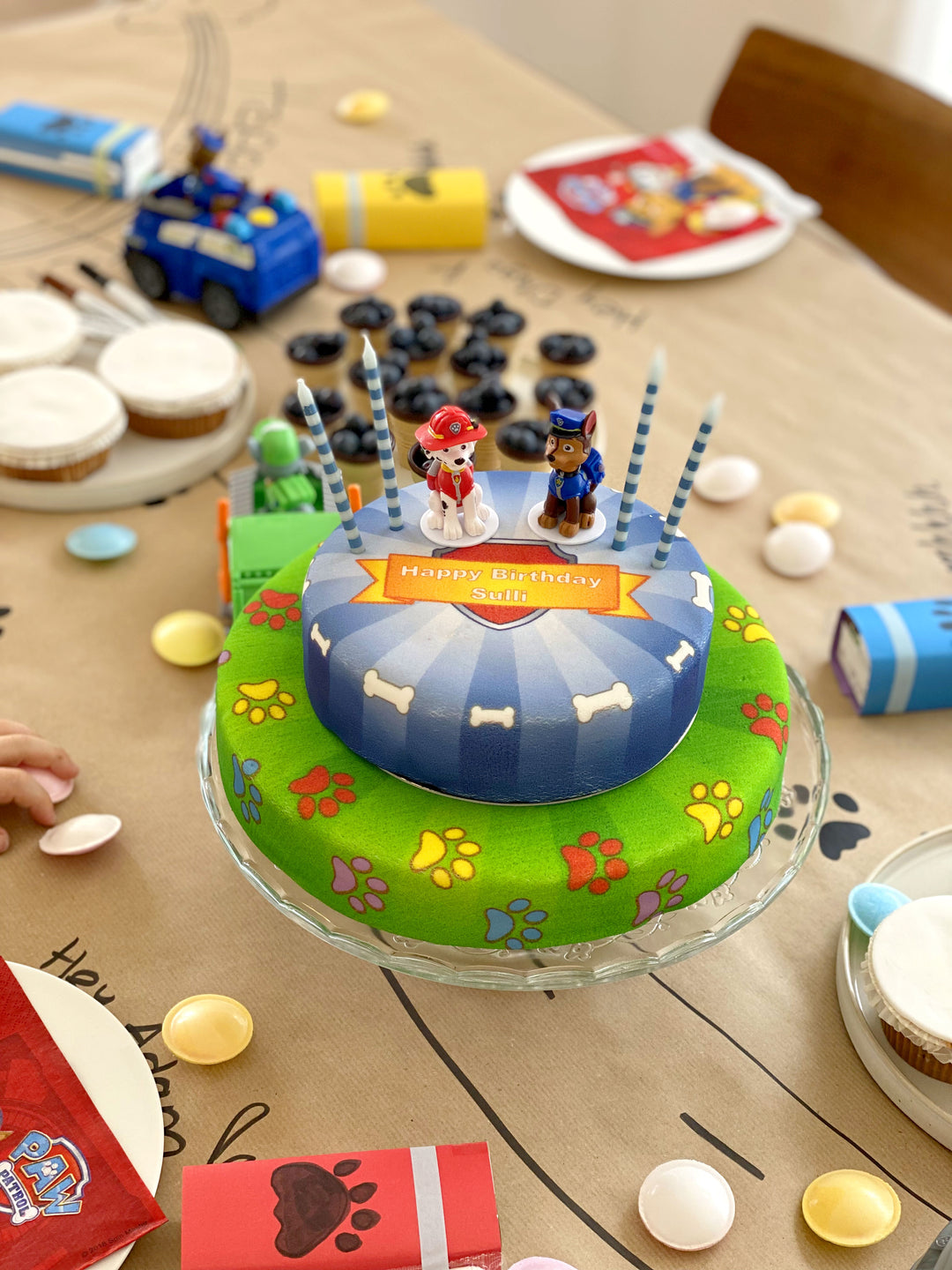 PAW Patrol® på tvåvåningstårta