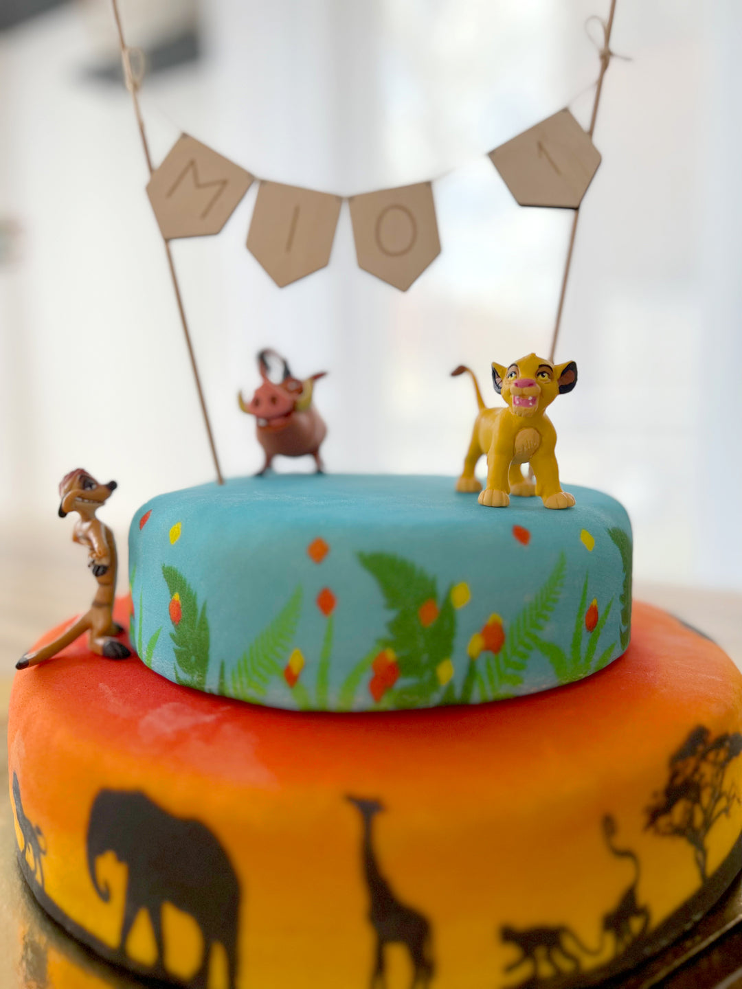 Simba®, Timon & Pumba® på tvåvånings savann-tårta