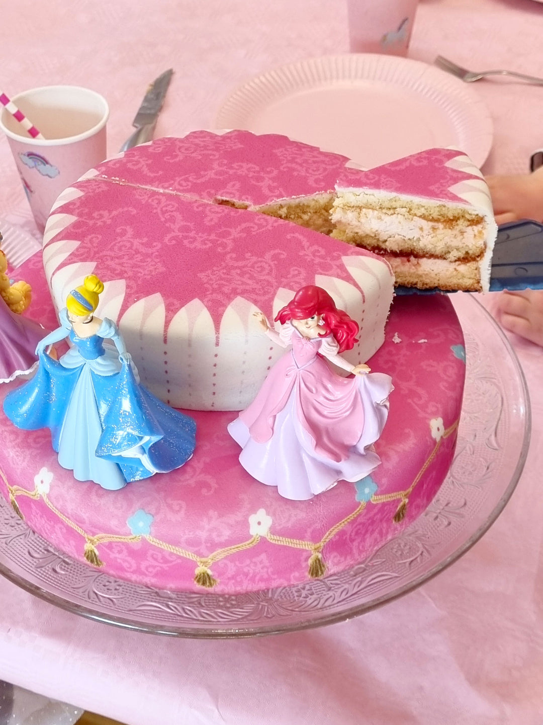 Tre Disney® prinsessor på tvåvåningstårta