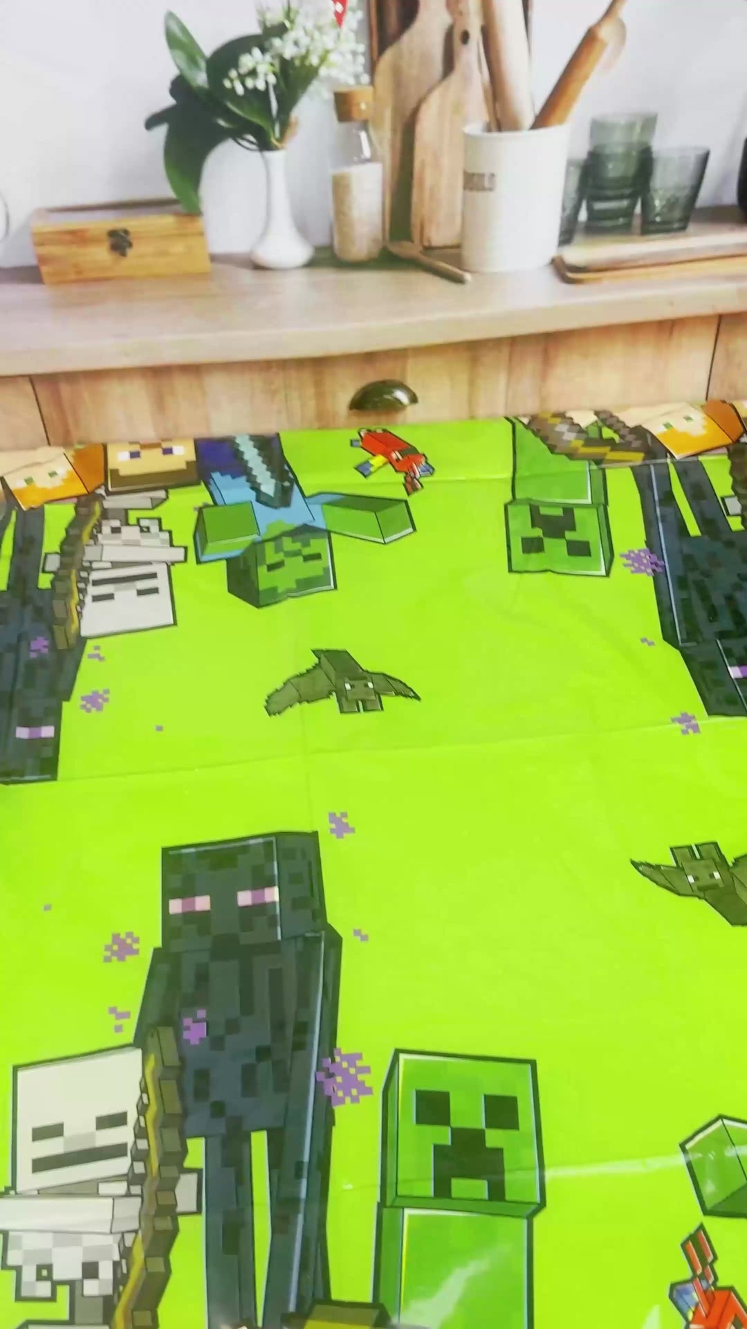 Minecraft®-figur på spelvärldstårta