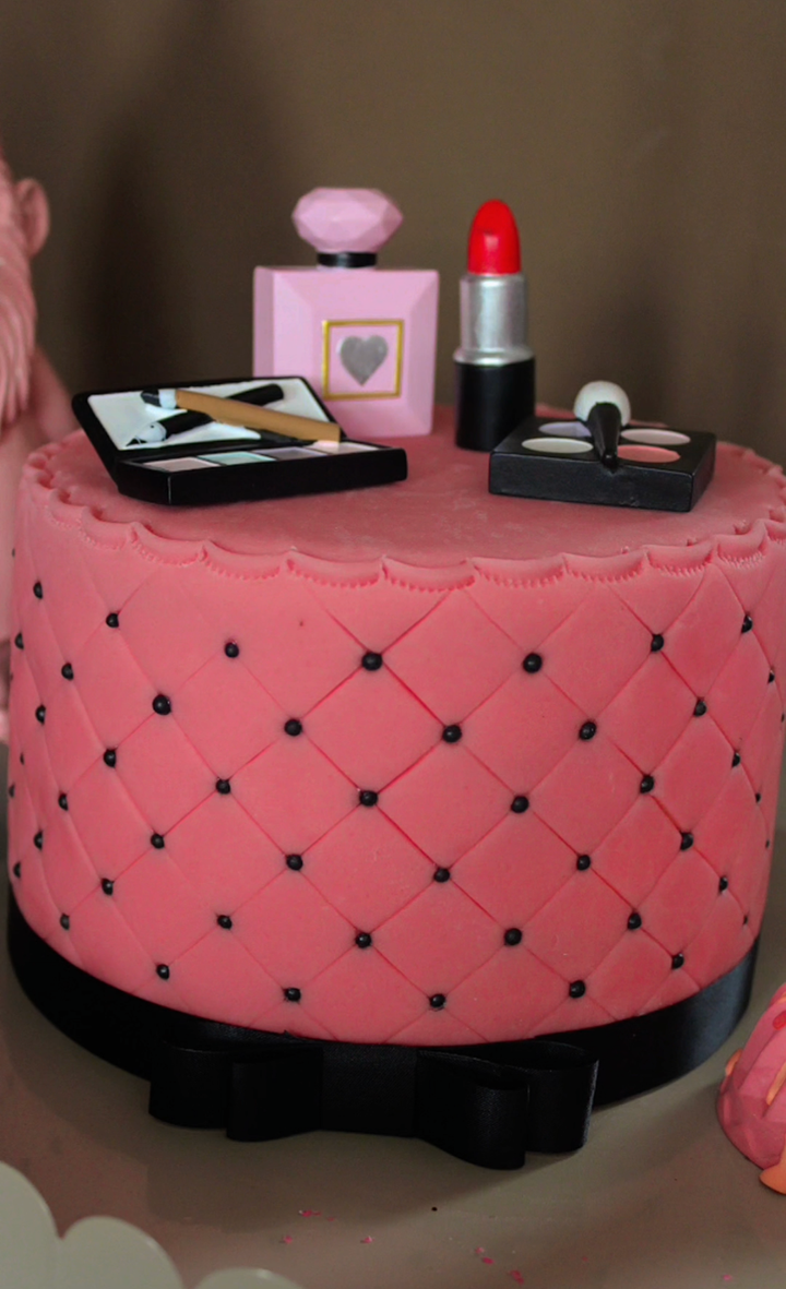 Deluxe Make-Up Tårta med svart band